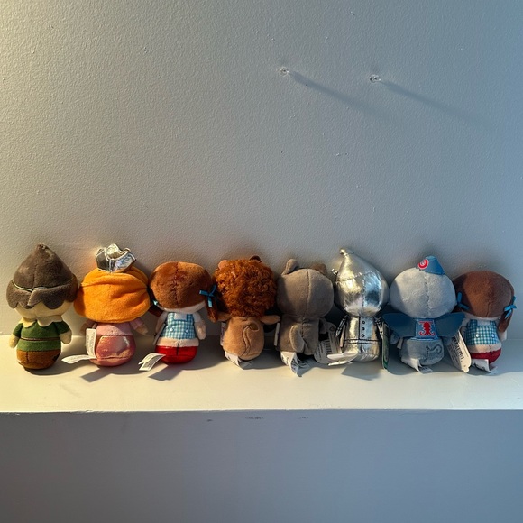 Whimsical set of 8 Wizard of Oz Hallmark itty bitty’s 🦁 🐶 👧 - Picture 7 of 10